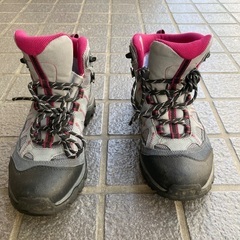 salomon 登山靴の画像