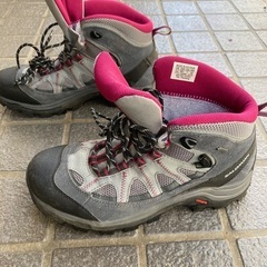 salomon 登山靴の画像
