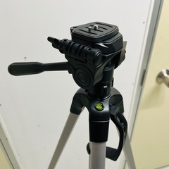 軽量三脚！amazon basics アルミ三脚 水準器付きの画像