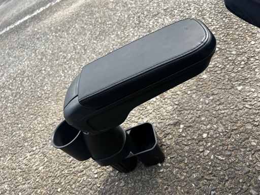 ジムニー　アームレスト