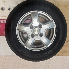 12インチ。ホイールタイヤ付きの画像