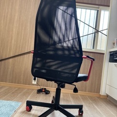  【美品】IKEA オフィスチェアHUVUDSPELARE フーヴドスペラレ ゲブラック×レッドの画像