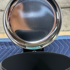 104a 【未使用品・開封品】 ブラバンシア ダストボックス ゴミ箱 FPPマット 5L ペダルビン ニューアイコン 静かに軽やかに閉まる機能搭載 112102 y080412aの画像