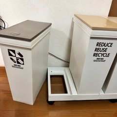 ゴミ箱　３連　キャスター付き土台の画像