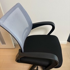 オフィス椅子 高さ調整可能の画像