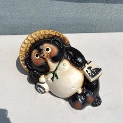 たぬき 置物 狸 陶器製の画像