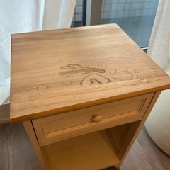 木製サイドテーブル 引き出し付きの画像