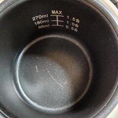 YAMAZEN　小型炊飯器　1.5合用　　　Y JE-M150  W 2022年度製の画像