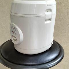 YAMAZEN　小型炊飯器　1.5合用　　　Y JE-M150  W 2022年度製の画像