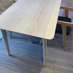 IKEA 4人用ダイニングテーブル　140×78の画像