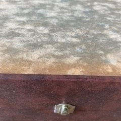 茶色い木箱の収納ケースの画像