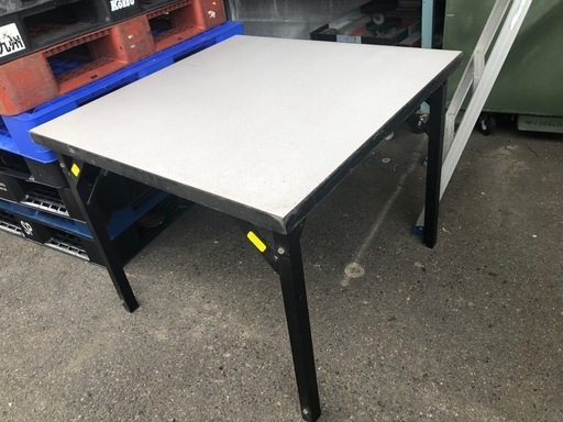 ②アメリカ製【耐荷重】しっかりした丈夫い 折り畳み　アルミテーブル