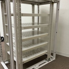 サーバーラックの画像