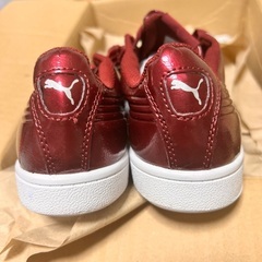 【新品】【25cm】PUMA プーマ エナメル ワインレッド 赤リボンスニーカーの画像