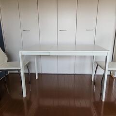ダイニングテーブルの画像