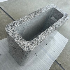 御影石　テーブル　赤色天板　石材テーブルの画像