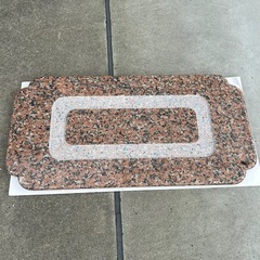 御影石　テーブル　赤色天板　石材テーブルの画像