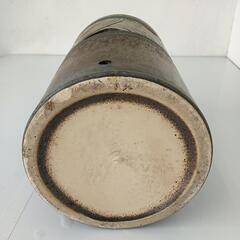 【25＊80013】◆傘立て◆陶器製の彫刻模様の傘立て◆円筒形の画像