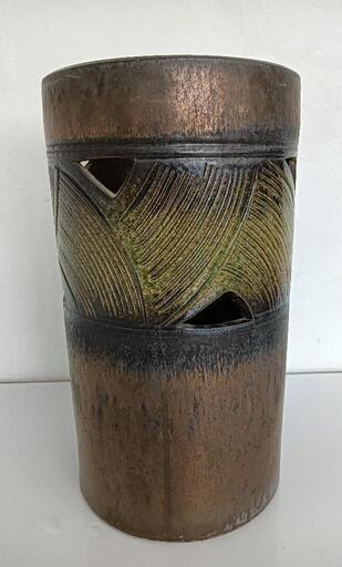 25＊80013】◇傘立て◇陶器製の彫刻模様の傘立て◇円筒形
