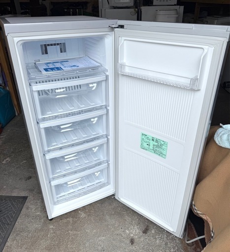 札幌市内配送可 【6ヵ月保証付き】美品 20年製 三菱電機 MITSUBISHI 121L 冷凍庫 MF-U12D-S1 ホームフリー