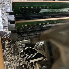 マザーボード、CPU、CPUクーラー、メモリ16GBx2の画像