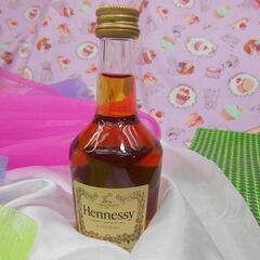 未開封　8.980円　フランス帰りのミニJohnnie Walker 赤ラベル 約50ml& Hennessy50mlの画像