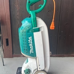 マキタ　小型　草刈機◇タテ型◇壁際や敷石周りの芝刈りの画像
