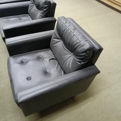オフィスチェアと机のセットの画像
