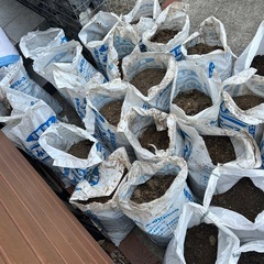家庭菜園で使用した土(土嚢約30〜40袋)※現在交渉中の画像