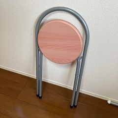 折りたたみ椅子の画像