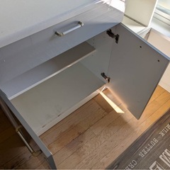 食器棚の画像