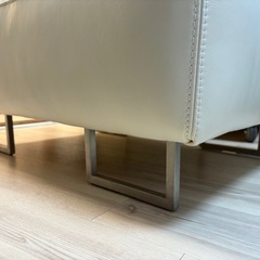 IDC大塚家具　本革張りオットマンの画像