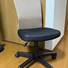 “軽量で移動も簡単！オフィスチェア販売しますの画像