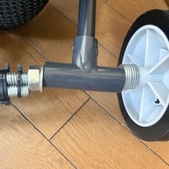 幼児用補助輪(写真は犬の車椅子を作成途中のものです。) 8月中に処分です。の画像