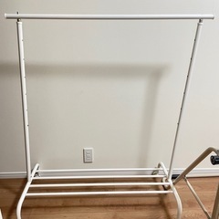 急募！買ってください！IKEAイケア のハンガーラック白色の画像