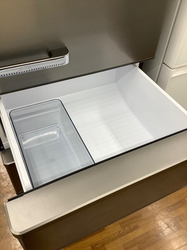 90分の無料軽トラック貸出サービス！【AQUA】4ドア冷蔵庫（AQR-V43K）のご紹介です!