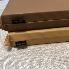 合皮カバーの大きめ高反発クッション　2枚セットの画像