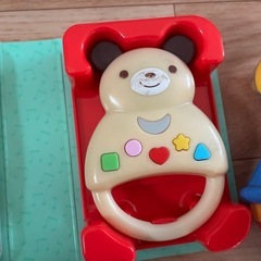 赤ちゃんの握って遊ぶおもちゃの画像