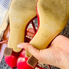 H&M レッド ストラップサンダル の画像