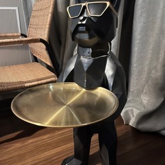 ブルドックのサイドテーブルの画像