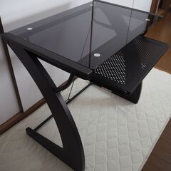 パソコンデスクの画像