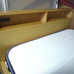 ベッド シングルベッド コンセント付き 木製 マットレス付き 中古 BED Bed bed 苫小牧西店の画像