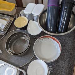 調理器具 鍋 ご飯冷凍容器 おろし器 ボウル 包丁コップ 砂糖 塩入れ ふるい おたま色々 キッチン用品の画像