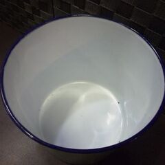 昭和レトロ ほうろうタンク 口径21cm 蓋付き ホーロー容器 寸胴 琺瑯 保存容器 ほうろう ホーロー 札幌市東区 新道東店の画像