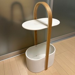 umbra アンブラ ハブ ストレージテーブルの画像