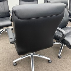 【OF-56】エグゼクティブチェア 役員用チェア ビニルレザー 革張り 回転椅子 キャスター ミーティング 会議用椅子 オフィスチェア　 検)事務机　オフィス チェア　会議 椅子　ロッカー　ミーティングテーブル　応接ソファ 店舗 事務所 什器　書庫 本棚 ラック デスク スチール 美品多数 格安 【中古オフィス家具】の画像