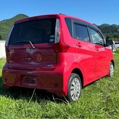 日産　デイズ　赤の画像