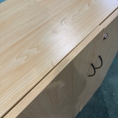 木製キャビネット　鍵付きの画像