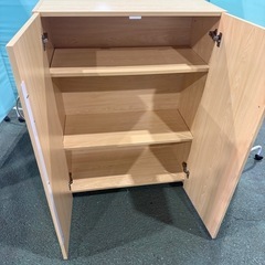 木製キャビネット　鍵付きの画像