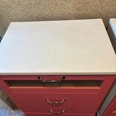 とても可愛いピンクのタンスですの画像